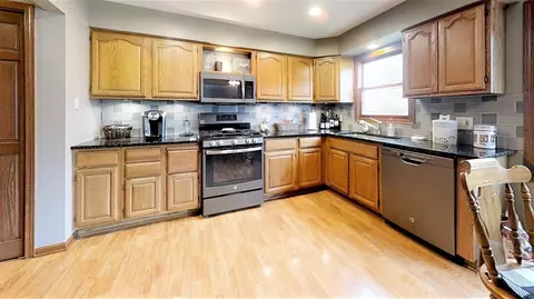 354 Canterbury Rd, Griffith, IN 46319 photo 9