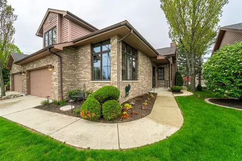 631 E Brookside Dr, Crown Point, IN 46307 photo 3