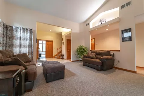 631 E Brookside Dr, Crown Point, IN 46307 photo 7