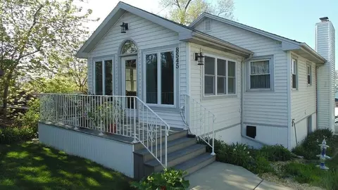 8545 Pine Ave, Gary, IN 46403 photo 2