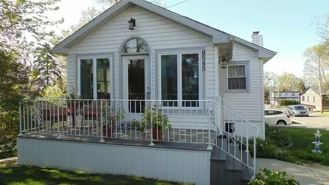 8545 Pine Ave, Gary, IN 46403 photo 4