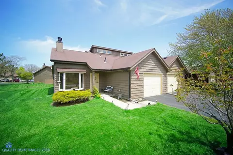 1876 Springvale Dr, Crown Point, IN 46307 photo 3