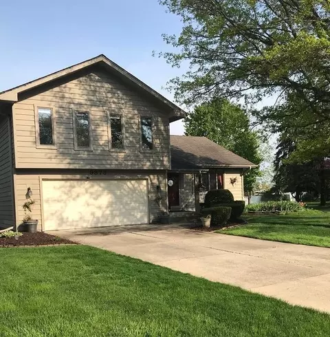 9873 E Oakridge Dr, Saint John, IN 46373 photo 1