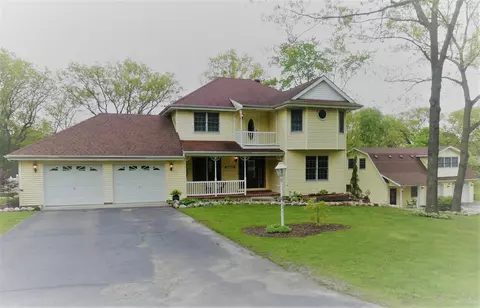 9743 W Rustic Dr, De Motte, IN 46310 photo 2