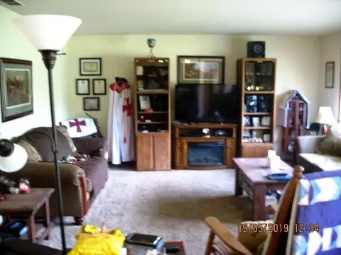 1028 E Division St, De Motte, IN 46310 photo 6