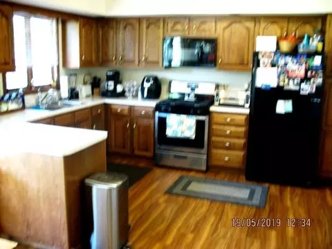 1028 E Division St, De Motte, IN 46310 photo 5