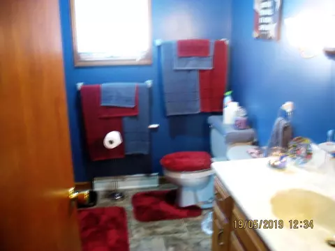 1028 E Division St, De Motte, IN 46310 photo 9