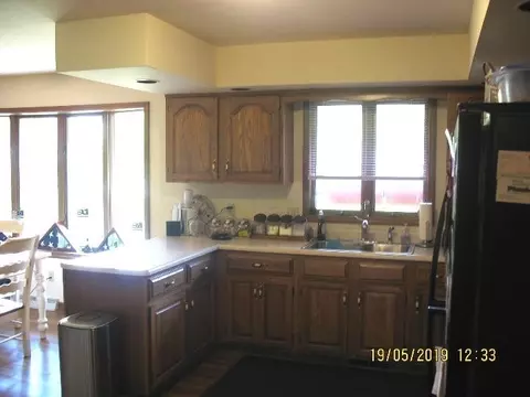 1028 E Division St, De Motte, IN 46310 photo 4