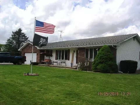 1028 E Division St, De Motte, IN 46310 photo 1