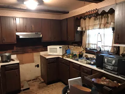 422 N Lindberg St, Griffith, IN 46319 photo 3