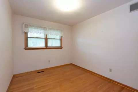 8731 Monroe Ave, Munster, IN 46321 photo 9