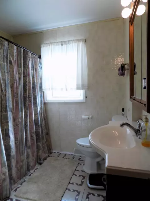 1040 N Dwiggins St, Griffith, IN 46319 photo 12
