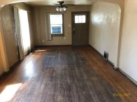579 Durbin St, Gary, IN 46406 photo 2