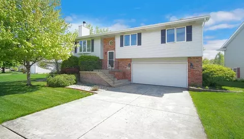 613 N Wren Ln, Griffith, IN 46319 photo 1