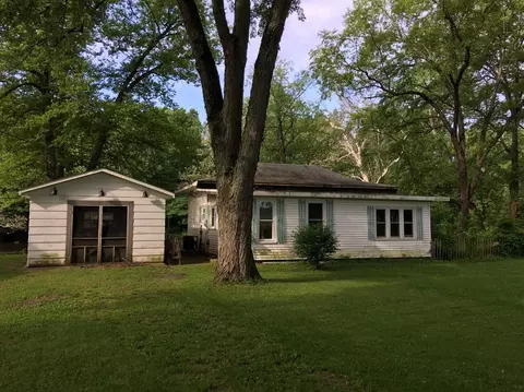 841 E 75, Winamac, IN 46996 photo 2