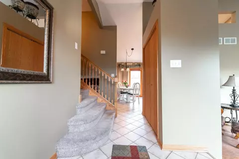 8940 King Pl, Crown Point, IN 46307 photo 2