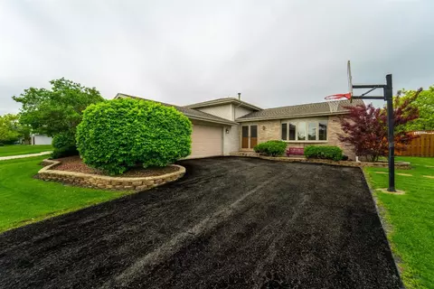 8940 King Pl, Crown Point, IN 46307 photo 1