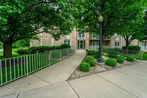 803 Swan Dr #1D, Dyer, IN 46311 photo 1
