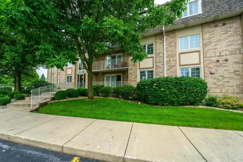 803 Swan Dr #1D, Dyer, IN 46311 photo 2