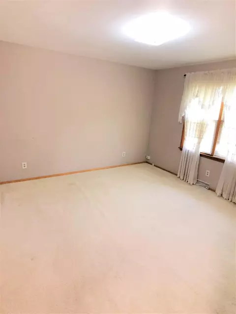 606 E Pine St, Griffith, IN 46319 photo 6