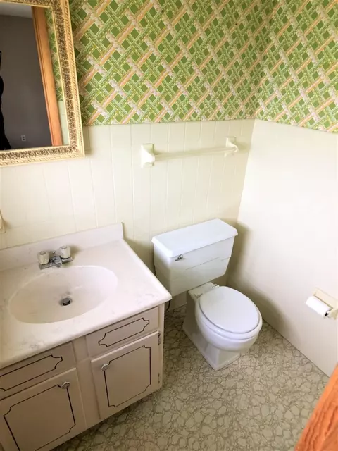 606 E Pine St, Griffith, IN 46319 photo 7