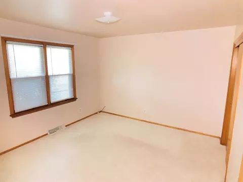 606 E Pine St, Griffith, IN 46319 photo 8
