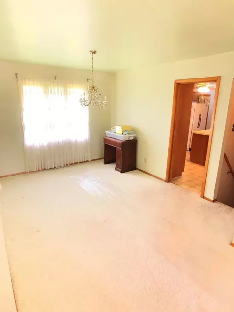 606 E Pine St, Griffith, IN 46319 photo 3