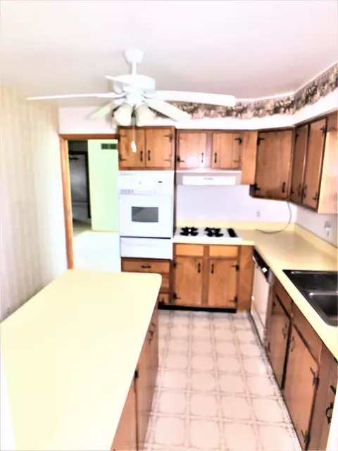 606 E Pine St, Griffith, IN 46319 photo 5