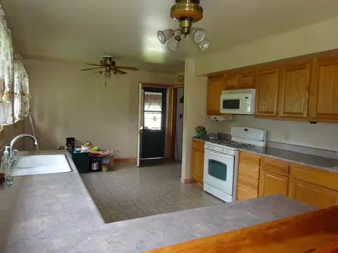 202 E Short St, Rolling Prairie, IN 46371 photo 3
