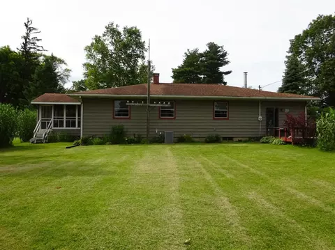 202 E Short St, Rolling Prairie, IN 46371 photo 2