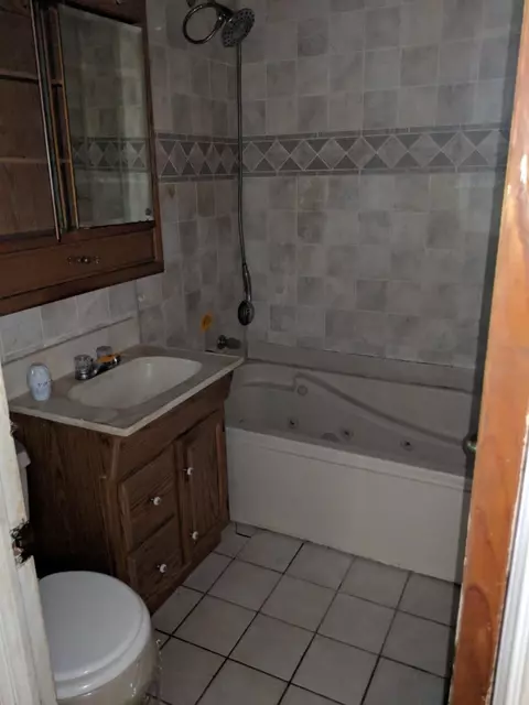 706 Matthews St, Gary, IN 46406 photo 4