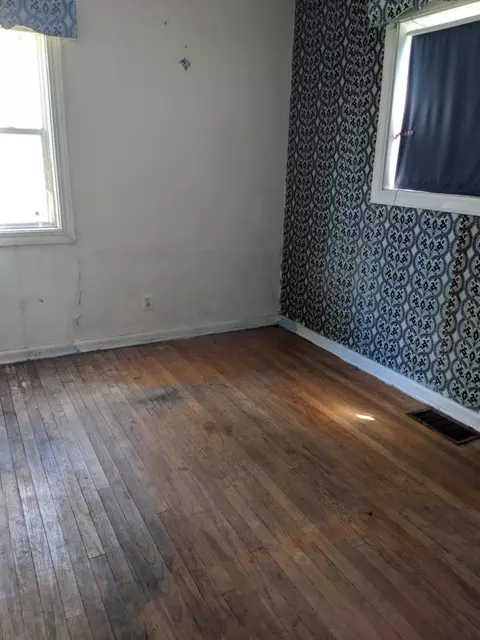 706 Matthews St, Gary, IN 46406 photo 5