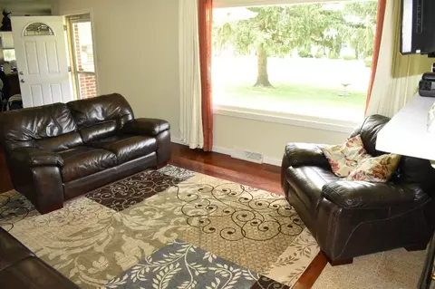922 E Miller St, Griffith, IN 46319 photo 3