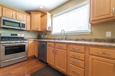 303 Deerfield Ct, Valparaiso, IN 46383 photo 7