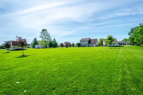 303 Deerfield Ct, Valparaiso, IN 46383 photo 26