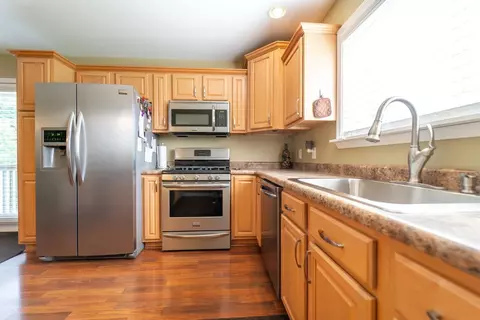 303 Deerfield Ct, Valparaiso, IN 46383 photo 4
