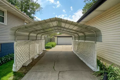 1028 N Dwiggins St, Griffith, IN 46319 photo 2