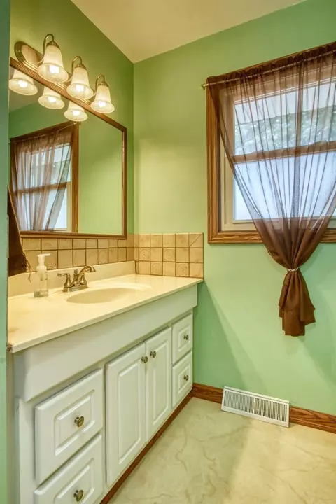 1028 N Dwiggins St, Griffith, IN 46319 photo 11