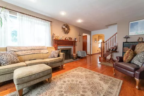 303 Beverly Pl, Munster, IN 46321 photo 5