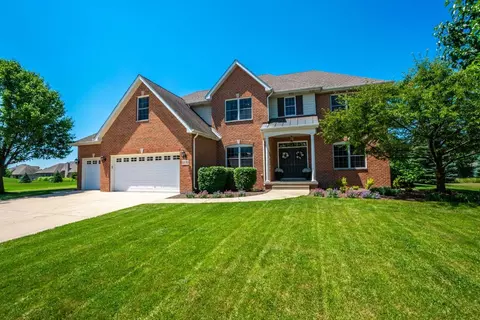 10570 Knickerbocker Ct, Saint John, IN 46373 photo 1