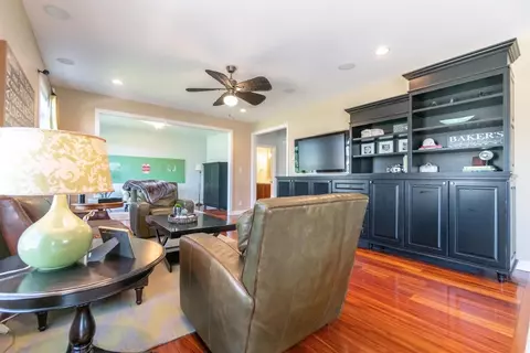 10570 Knickerbocker Ct, Saint John, IN 46373 photo 6