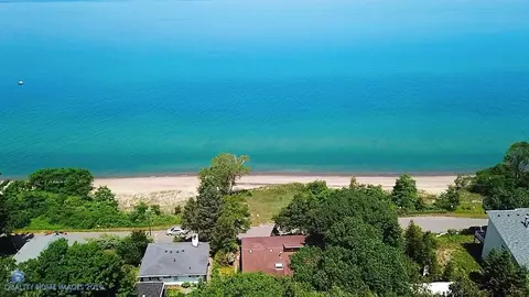 331 E Lake Front Dr, Beverly Shores, IN 46301 photo 2