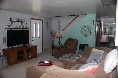 934 N Lafayette St, Griffith, IN 46319 photo 6