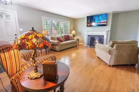 613 E Pine Pl, Griffith, IN 46319 photo 3
