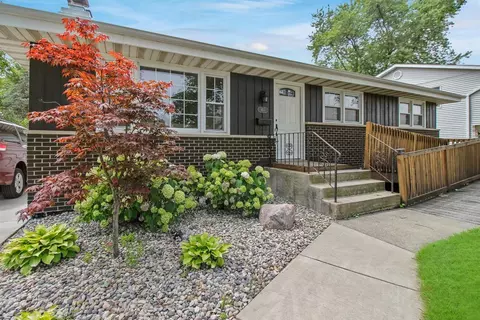 613 E Pine Pl, Griffith, IN 46319 photo 1