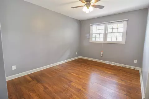 613 E Pine Pl, Griffith, IN 46319 photo 9