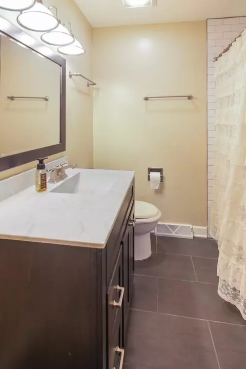 613 E Pine Pl, Griffith, IN 46319 photo 8