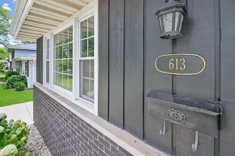 613 E Pine Pl, Griffith, IN 46319 photo 2