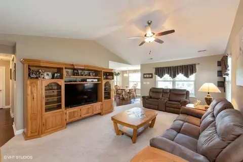 10426 Red Rock Pl, Dyer, IN 46311 photo 2