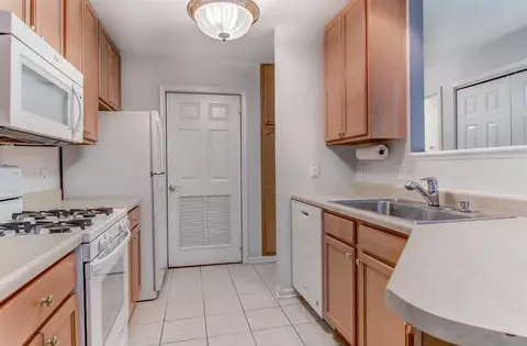 9831 Wildwood Cir #2C, Munster, IN 46321 photo 8